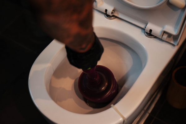 fix blocked toilets in brisbane